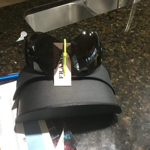 Balenciaga sunglasses new - Picture 1 of 5